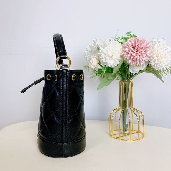 TORY BURCH 148249 WILLA MINI BUCKET BAG BLACK FULL LEATHER DRAWSTRING QUILTED - Picture 4 of 8